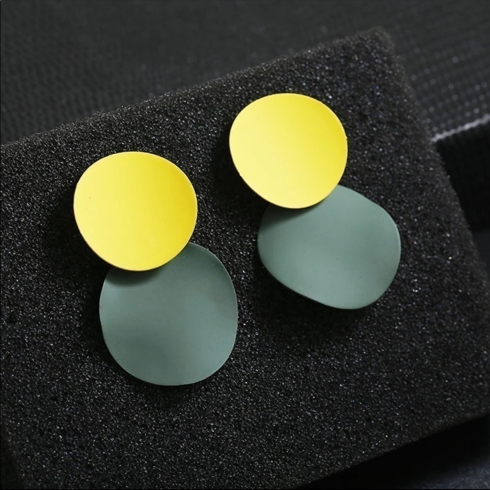 Mod statement earring - Picture 3 of 3
